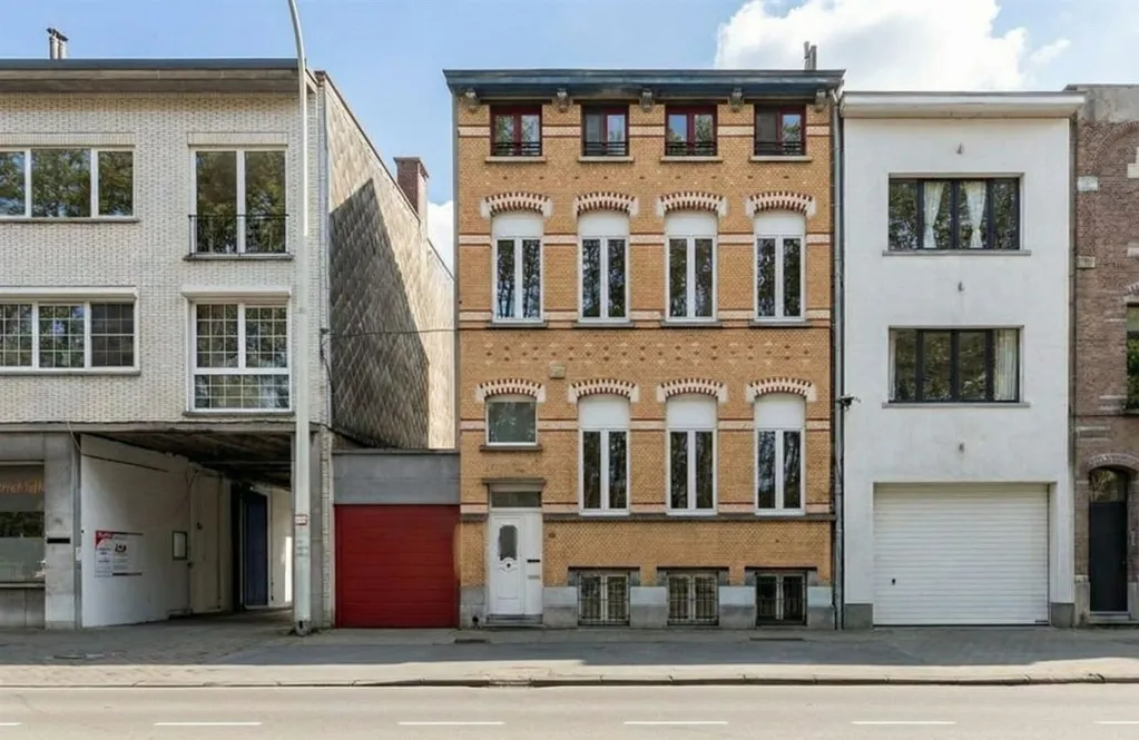 Välivaade - Versatile Townhouse with Workshop in Mortsel