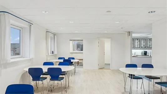 Söögituba - Office Space with Kitchen in Brøndby