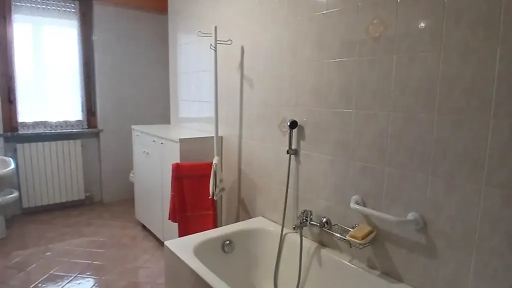 Salles de bain - Triplex Apartment with Balconies in Mortara