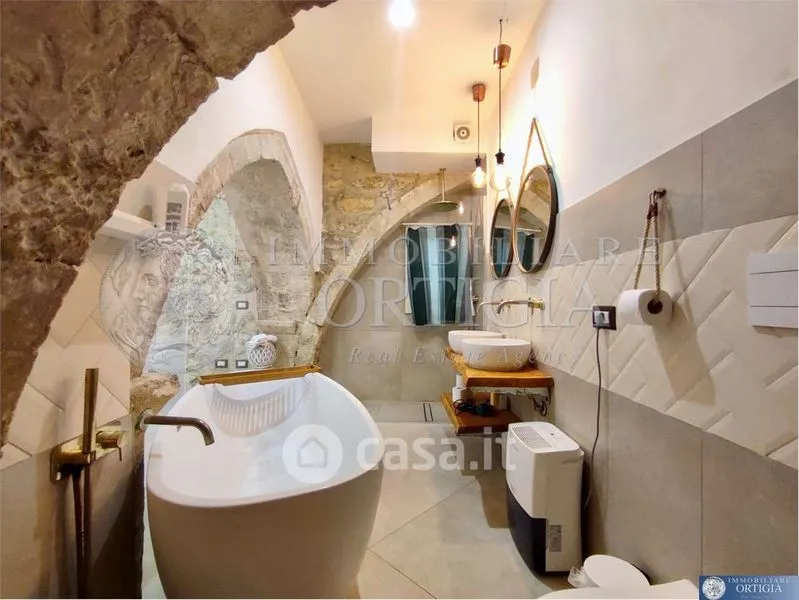 Salles de bain - Ground Floor Apartment with Arched Feature in Siracusa
