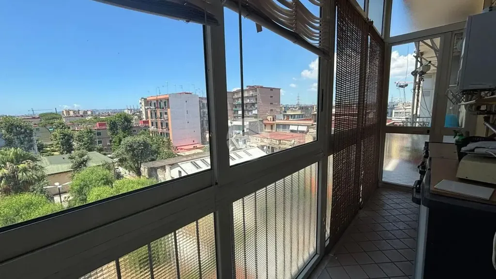 Balcon - 3-Bedroom Apartment with Balcony in Naples