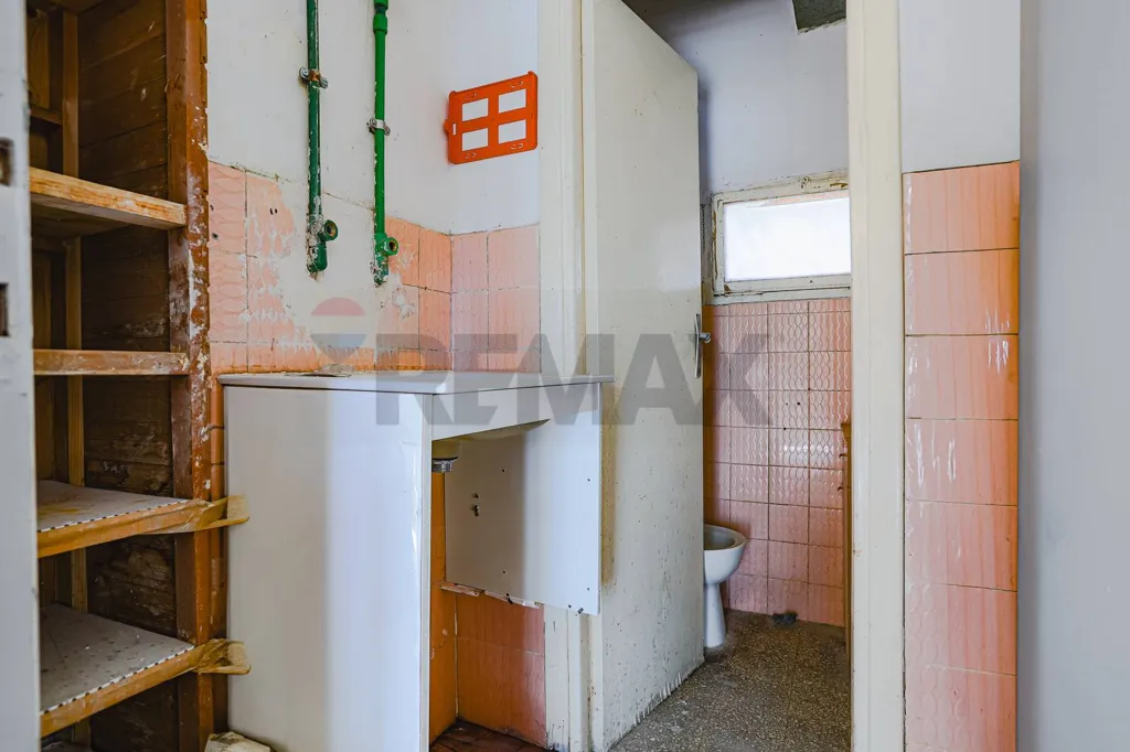 Salles de bain - Commercial Unit with Street Frontage in Rome