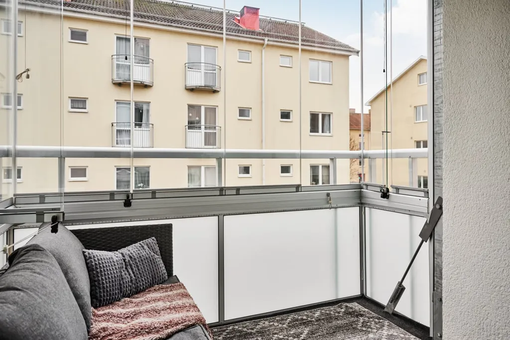 Rõdu - City Centre Flat with Glazed Balcony in Öster