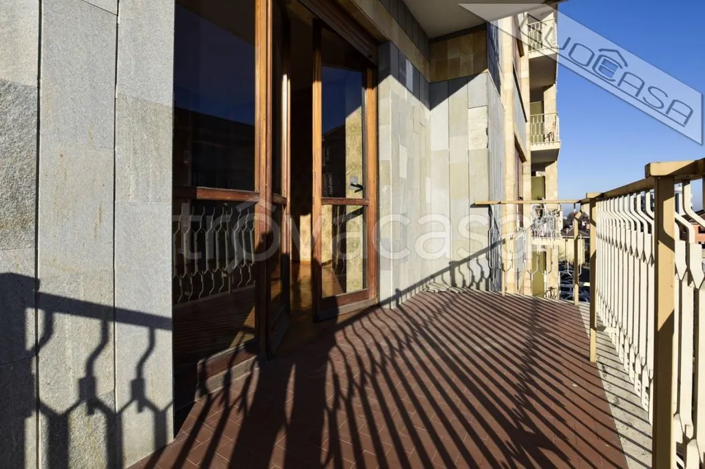 Balcon - Spacious Apartment with Balcony in Pinerolo