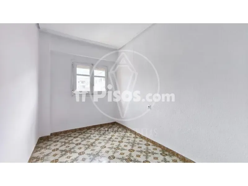 Rooms - Bright Apartment with Balcony in Paterna Centre