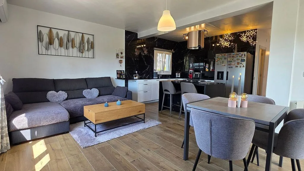 Söögituba - Chalet with Pool and Terrace in Lloret Blau