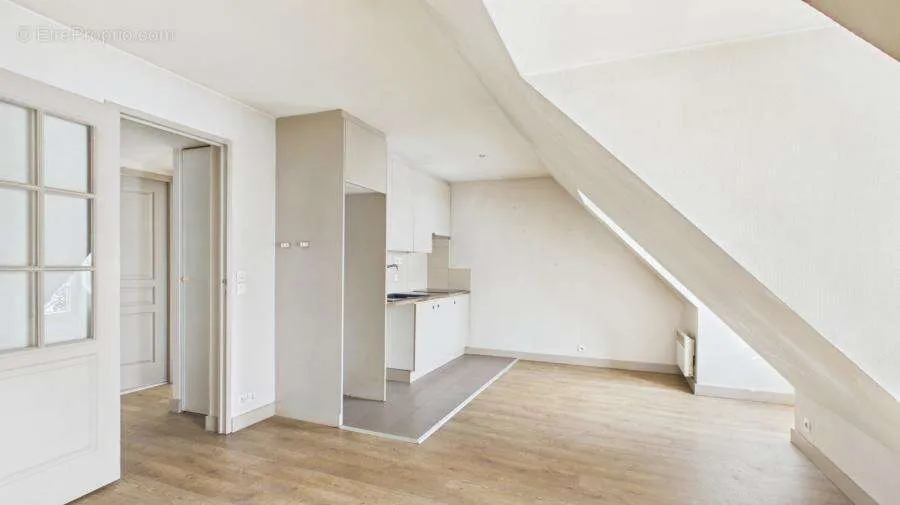 2-toaline korter asukohas Paris-17e