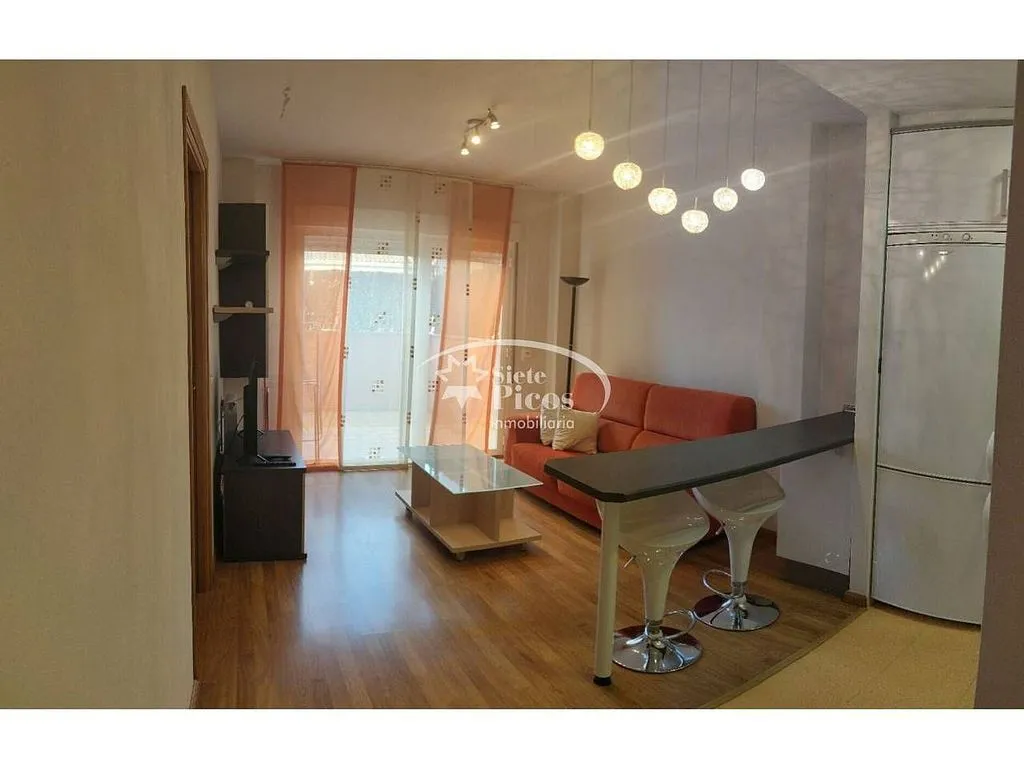 Séjour - 1-Bedroom Apartment with Private Patio in Espirdo