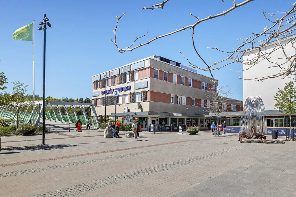 Efficient 1-Bedroom Flat with Inner Courtyard in Kallhäll