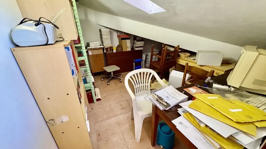 Bureau - Bright Bilocale with Terrace in Castelfiorentino