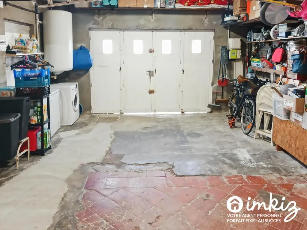 Garage - Maison Familiale avec Véranda à Agen