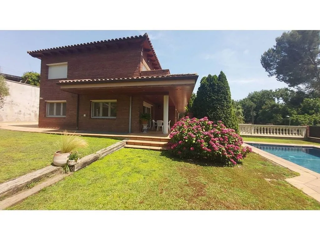 Piscina - Spacious House with Pool in Valldoreix, Sant Cugat