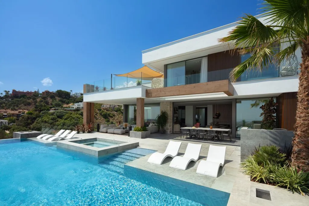 Piscine - Luxury Villa with Panoramic Sea Views in Benahavís