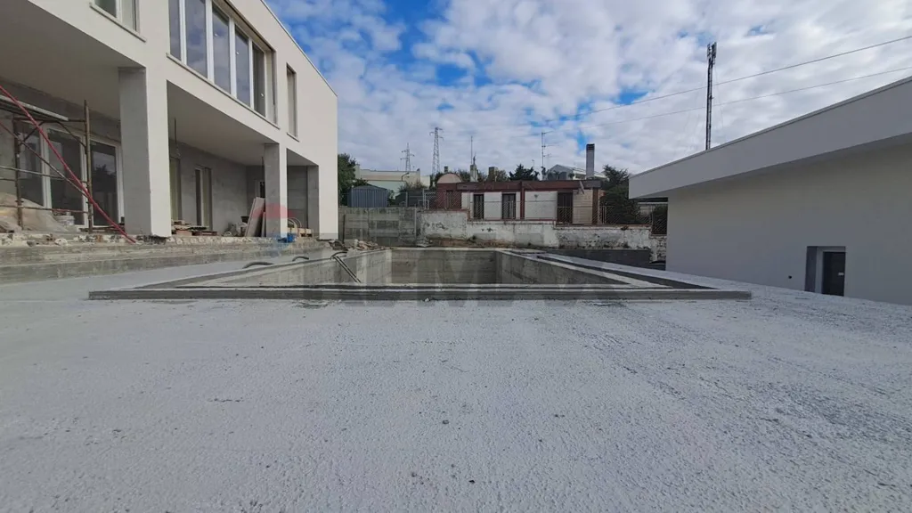Bassein - New Constructions with Pool in Matera