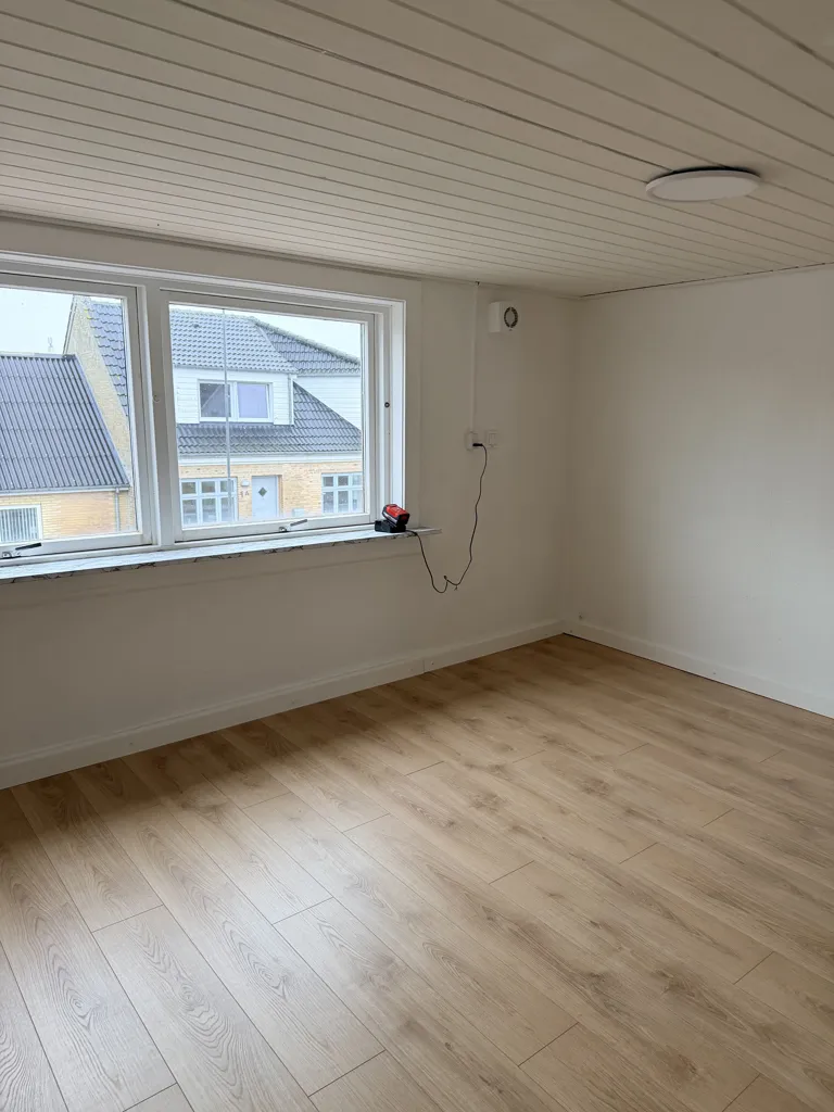 Elutuba - 1st Floor Flat with Balcony in Urban Area