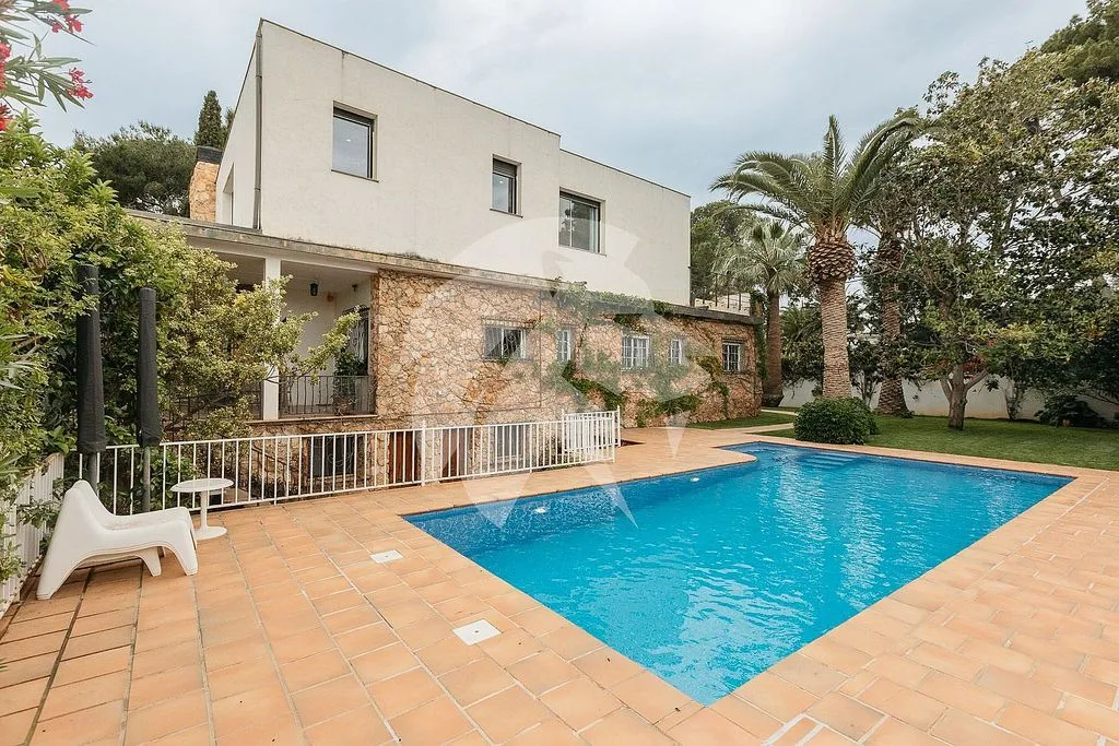 Bassein - Chalet with Pool and Terrace in Montepilar