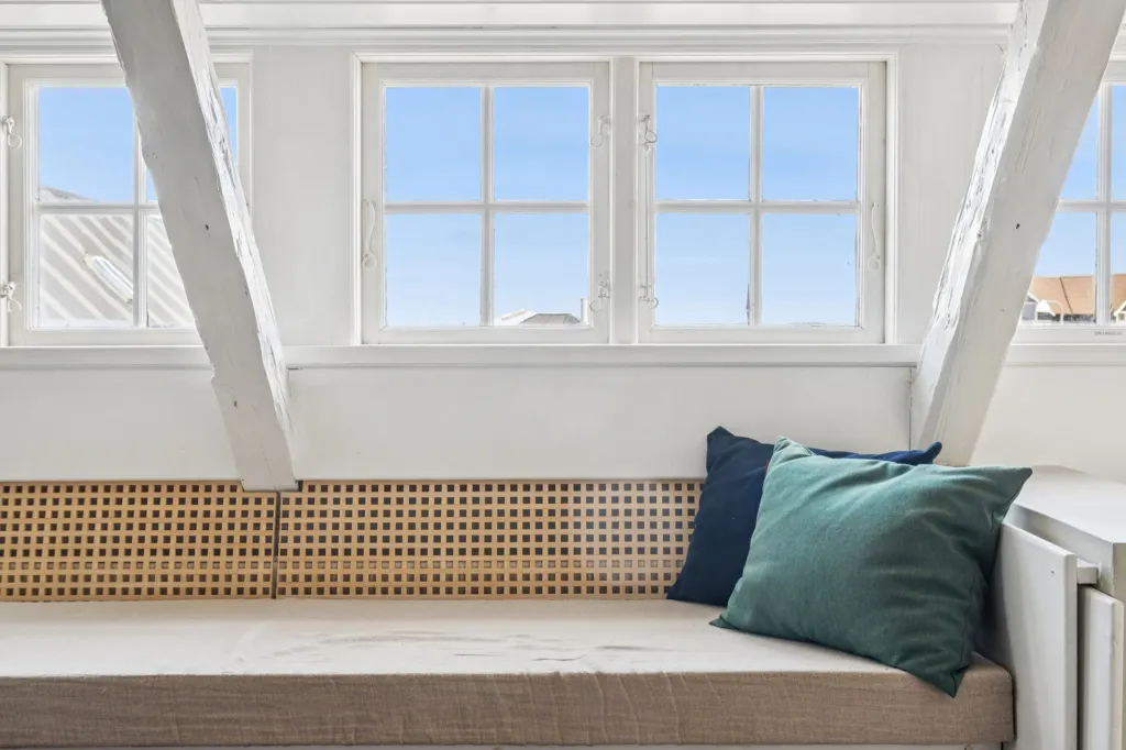 Pièces - Conservation-Grade Lighthouse Farmhouse on West Coast
