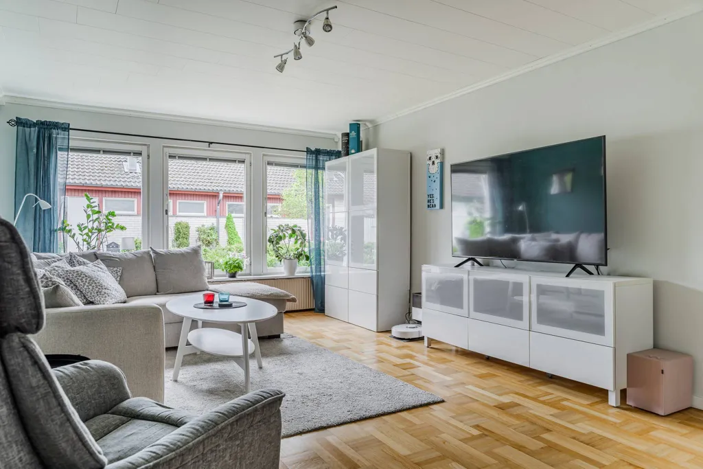 Elutuba - Terraced House with Solar Panels in Årby