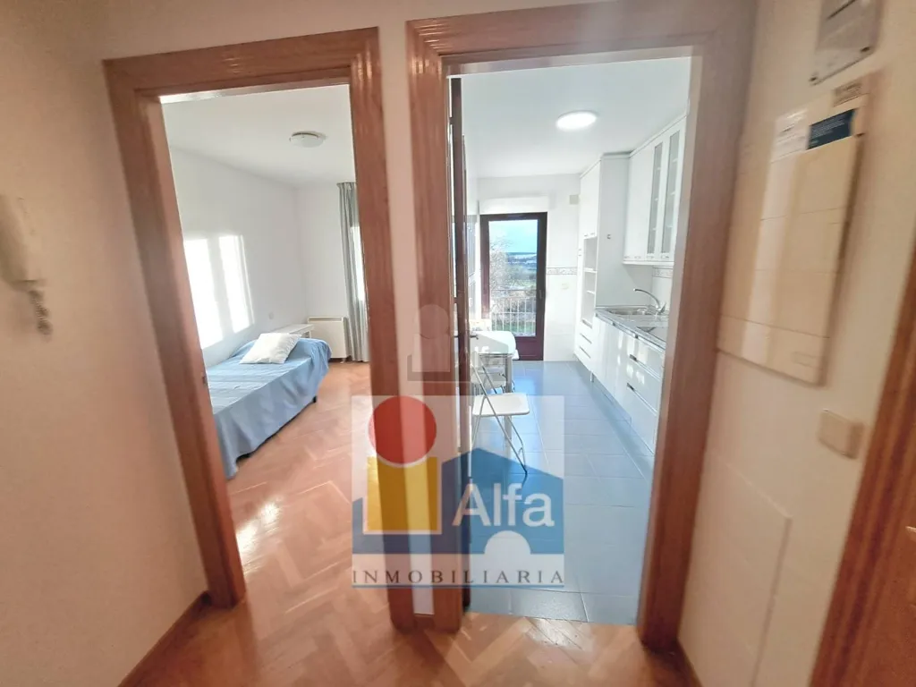 Esik - Apartment with Garage in Rural Area, Madrona