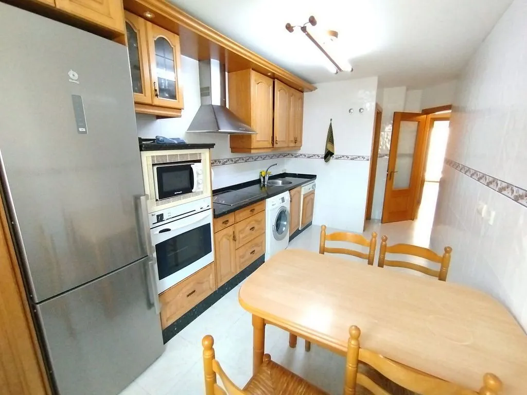 Cuisine - 3-Bedroom Flat with Terrace in Navatejera