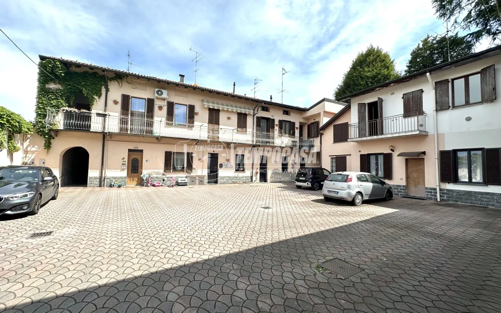 Jardin - Rustic Trilocale with Balcony in Busto Arsizio