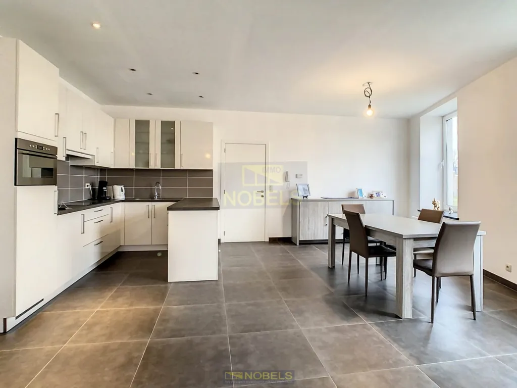 Cuisine - Local commercial avec appartement à Dikkelvenne