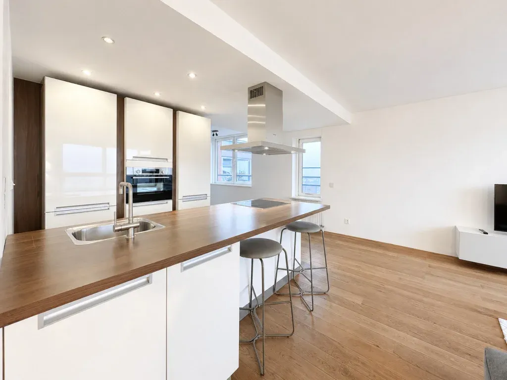 Köök - Corner Apartment with City Views in Rotterdam