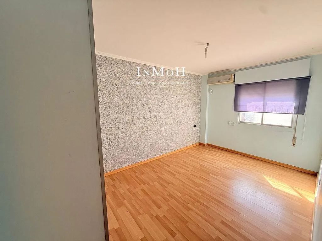 Toad - Modern Flat with East View in San Fernando