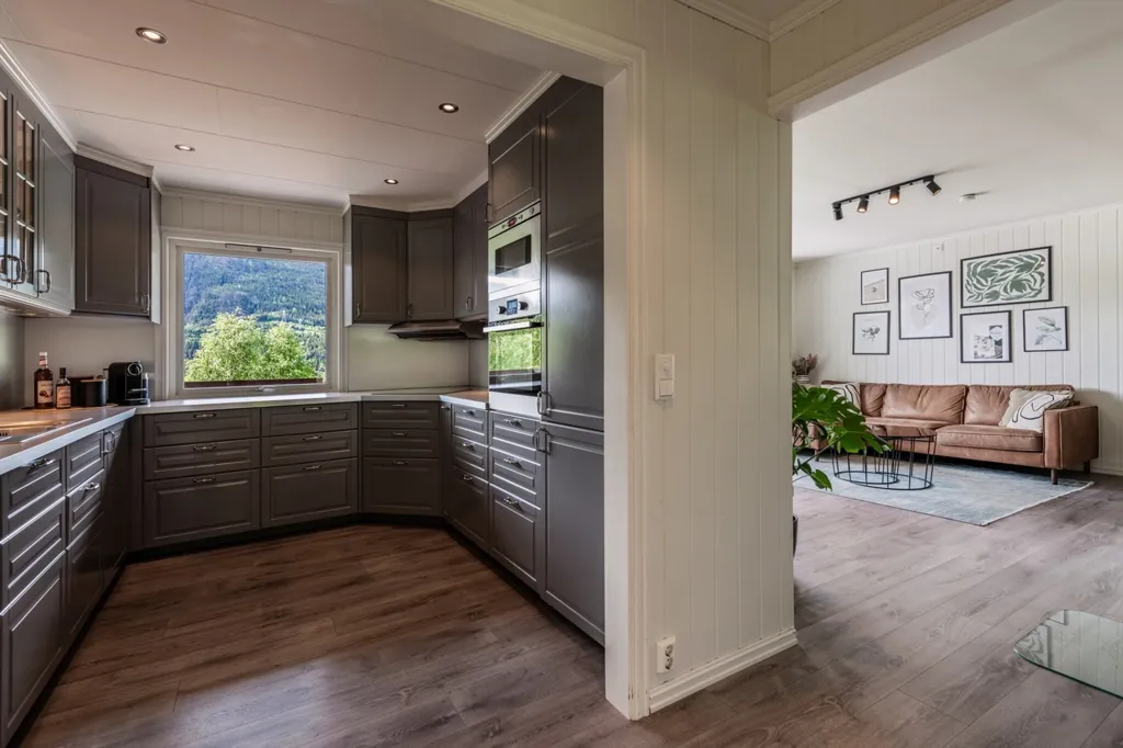 Cuisine - Apartment with Holsfjorden View in Norway
