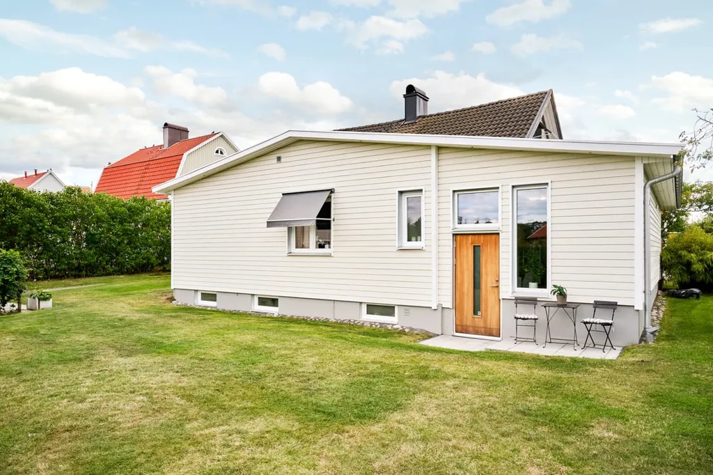Exterior - Villa with Guest Apartment near Vättern
