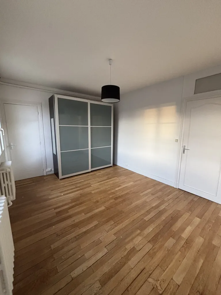 Rooms - Renovated Flat with City Views in Poitiers Centre