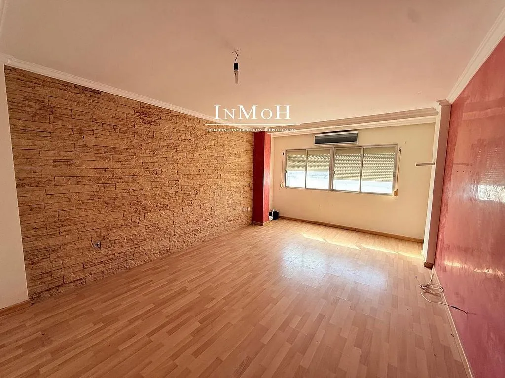 Toad - Modern Flat with East View in San Fernando