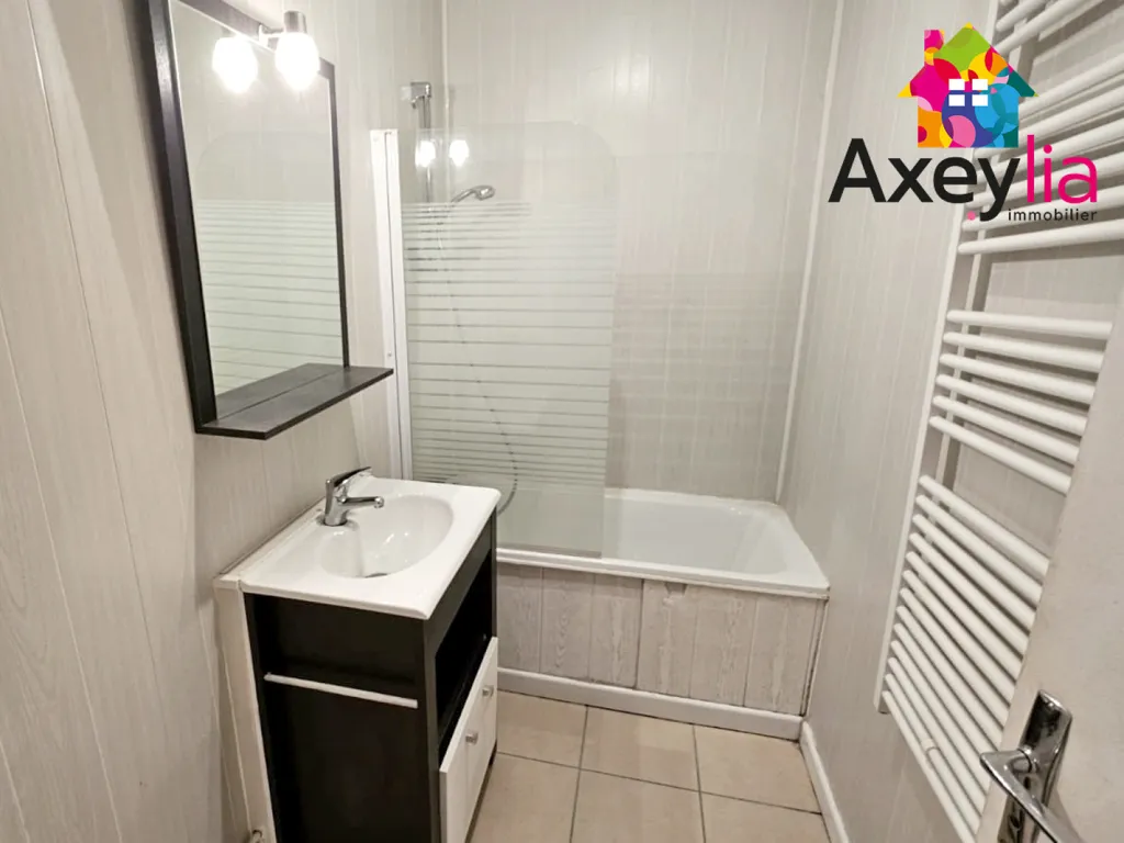 Salles de bain - Appartement 2 Chambres avec Balcon à Roanne