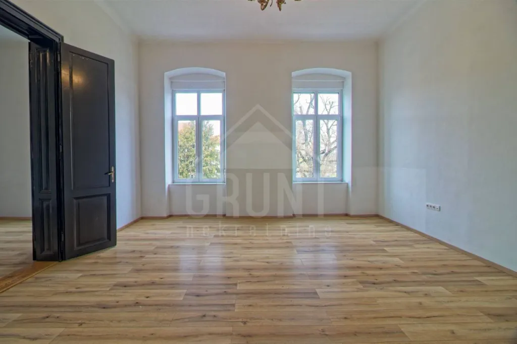 Toad - Secessionist Flat with Park View in Osijek