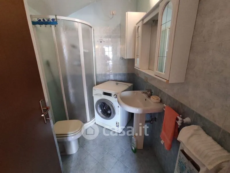 Salles de bain - Two-Level Apartment with Balcony in Bergamo