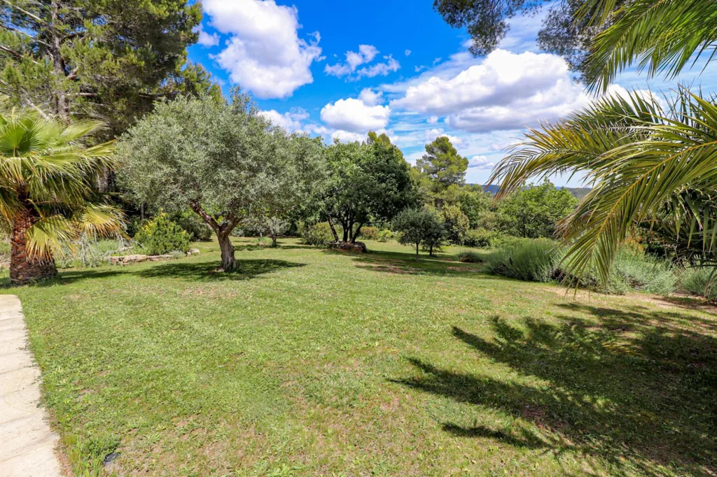 Jardin - Propriété avec Piscine et Jardin Paysager à Flayosc