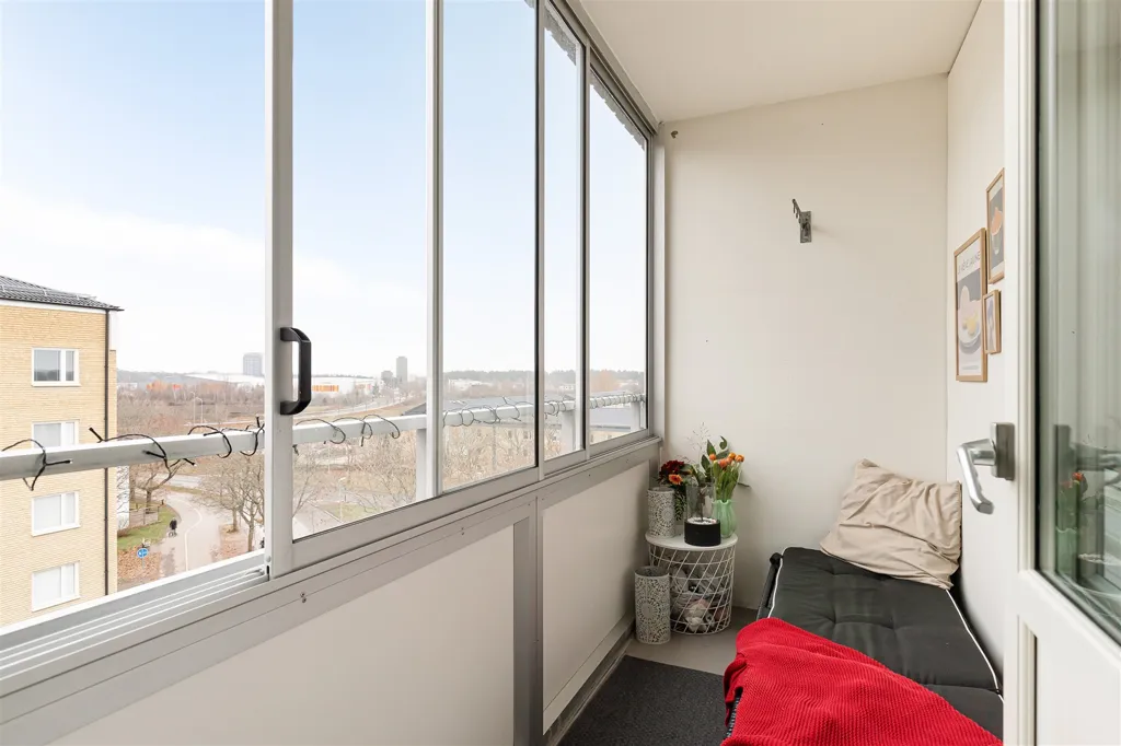 Rõdu - Modern Apartment with Skyline Balcony in Nyby