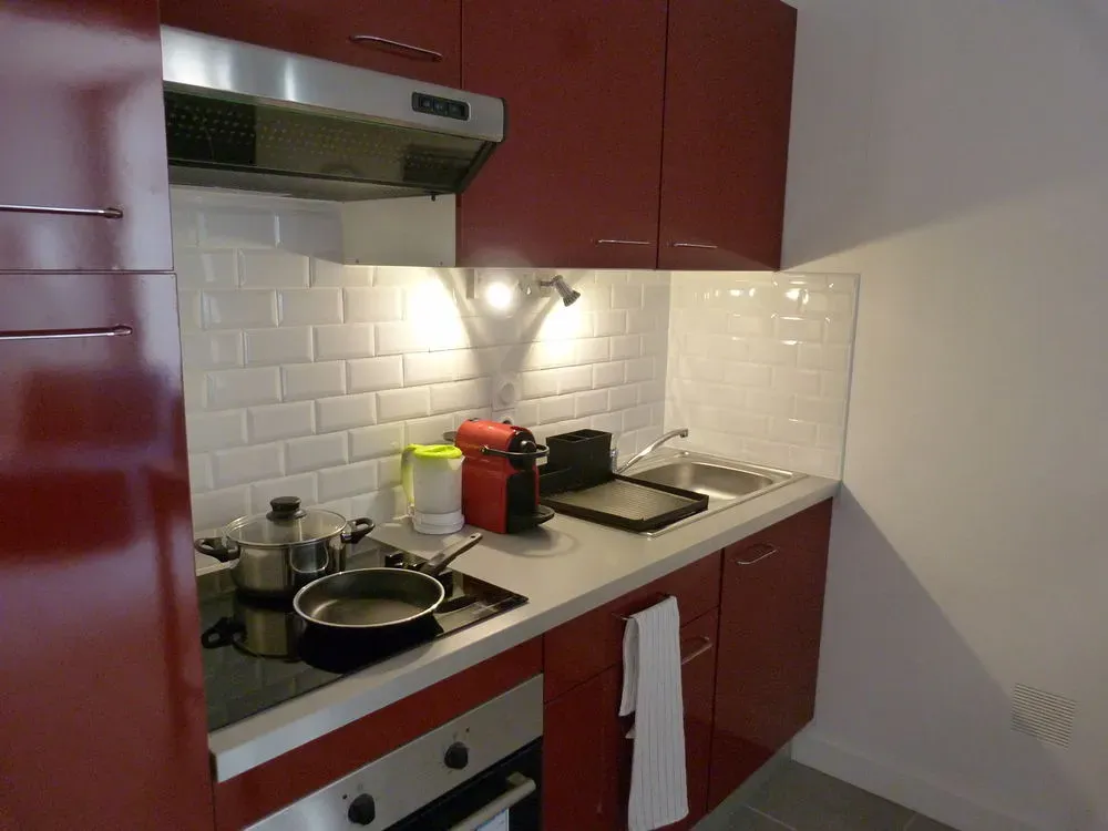 Cuisine - Studio Meublé au Centre de Mer