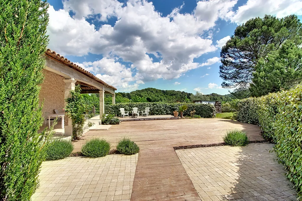 Terrasse - Maison avec Piscine et Potentiel d'Agrandissement à Salernes