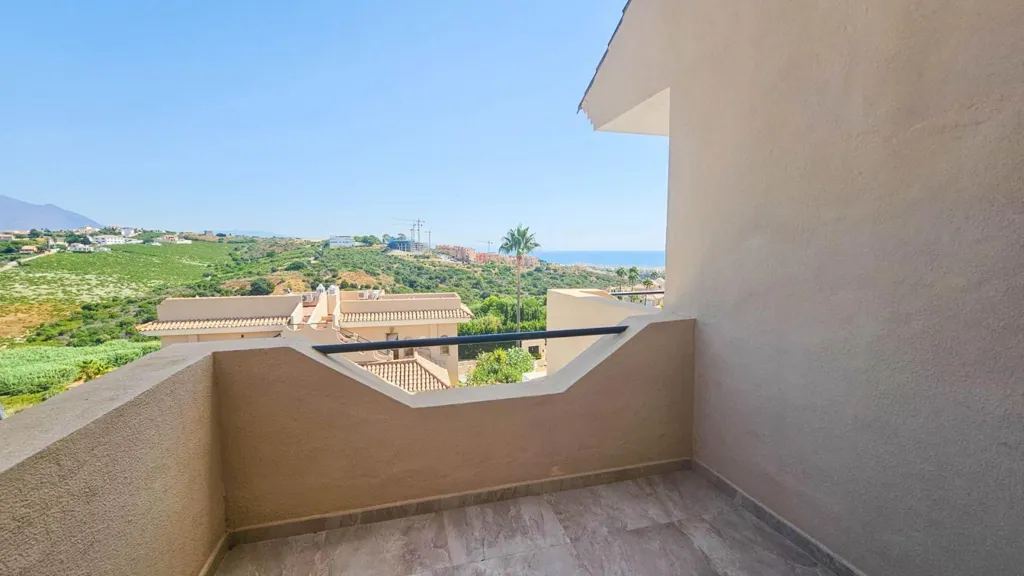 Balcon - Refurbished Semi-Detached with Pool in La Duquesa