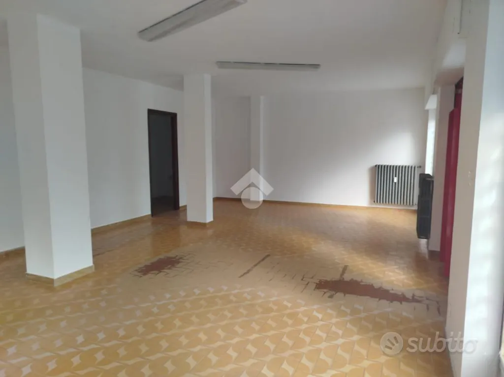 Toad - Commercial Shop with Central Location in Chiomonte