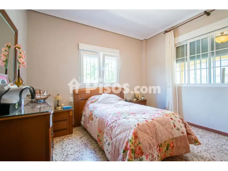 Magamistoad - Chalet with Extensive Garden in Nuevo Bulevar