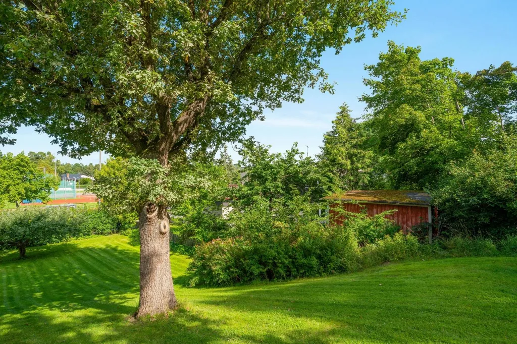 Jardin - Plot with Scenic View in Hässelby Södra Villastad