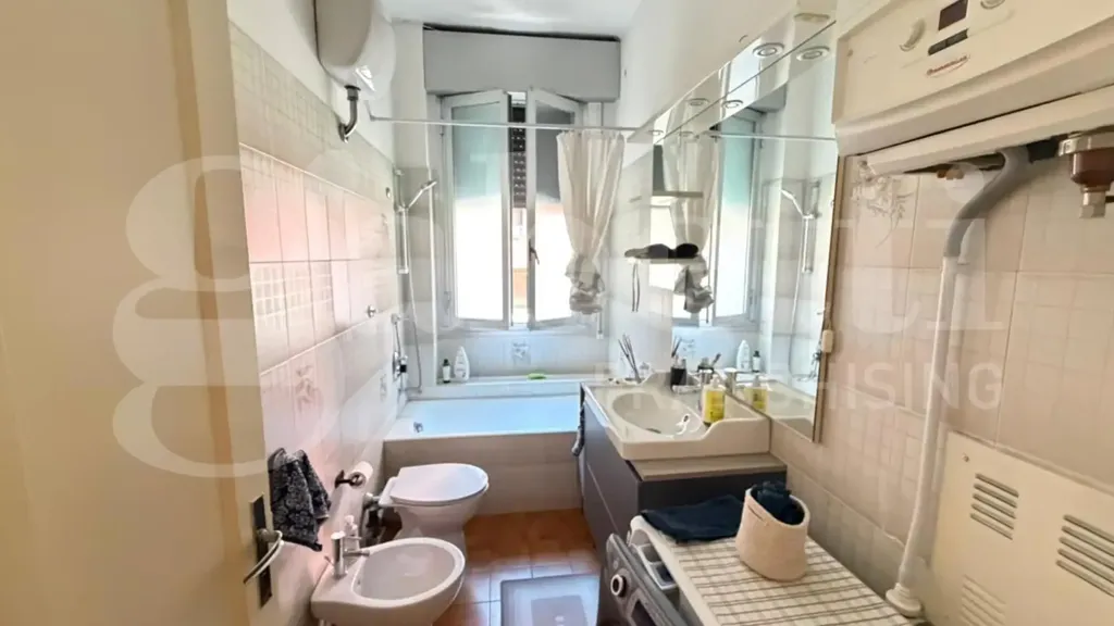 Bagni - Unfurnished Triplex with Balcony in Bologna