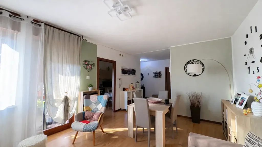 Living Room - Modernised Apartment with Terrace in San Bonifacio