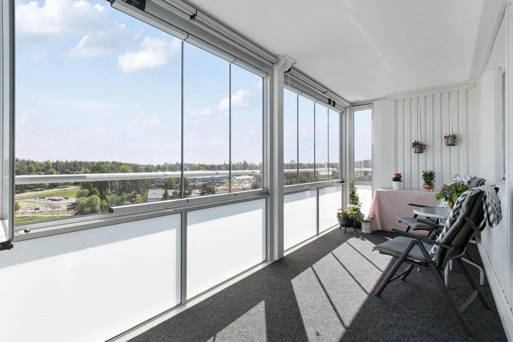 Rõdu - Apartment with Balcony View in Popular Area