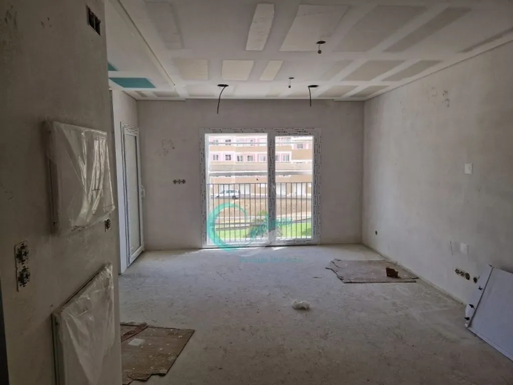Pièces - 3-Bedroom Apartment with Balcony in Corroios