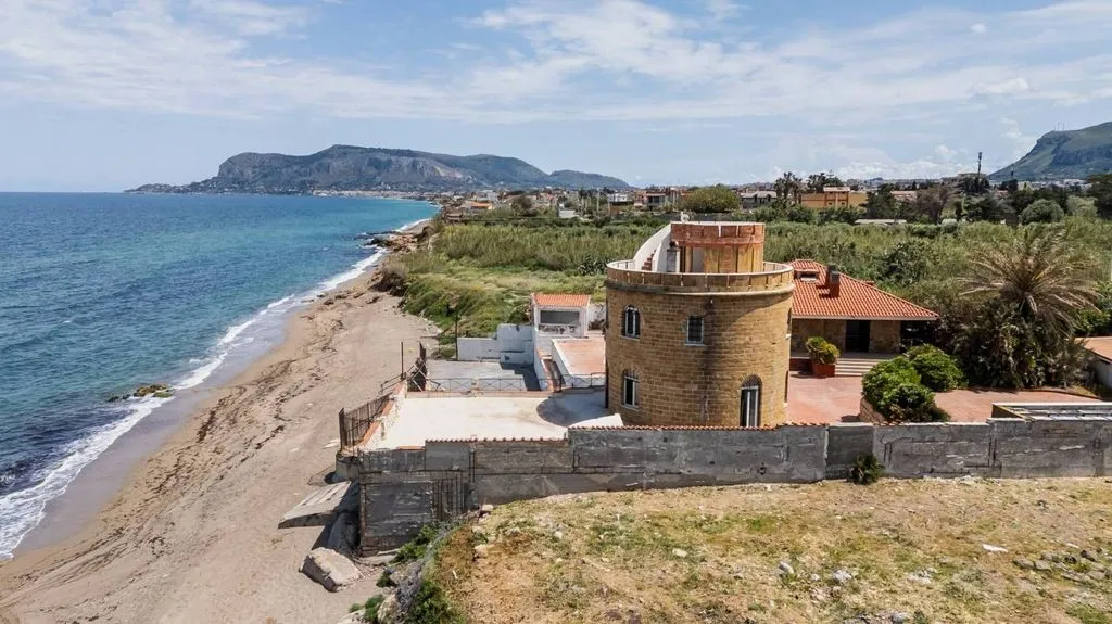 Extérieur - Beachfront Villa with Historic Character in Palermo