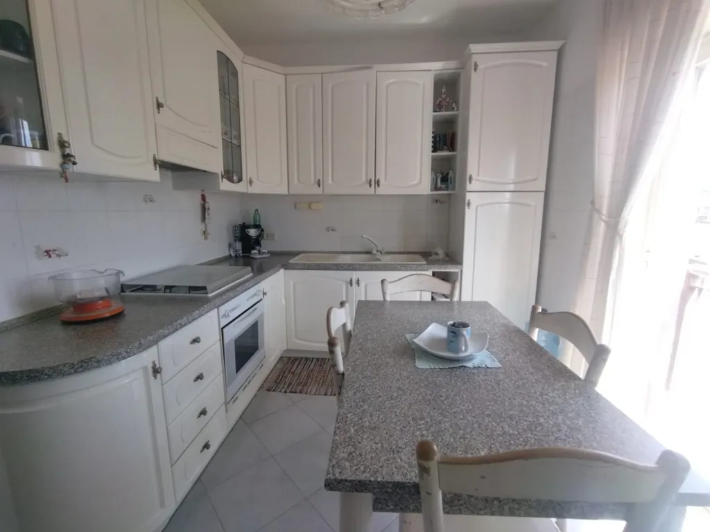 Köök - 3-Bedroom Apartment with Balcony in Messina