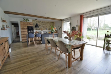 Salle à manger - Longère Rénovée avec Jardin dans un Environnement Rural
